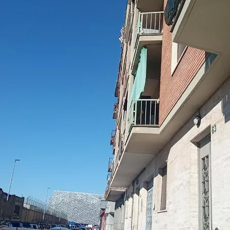 A Due Passi Metro Italia '61 Apartament *